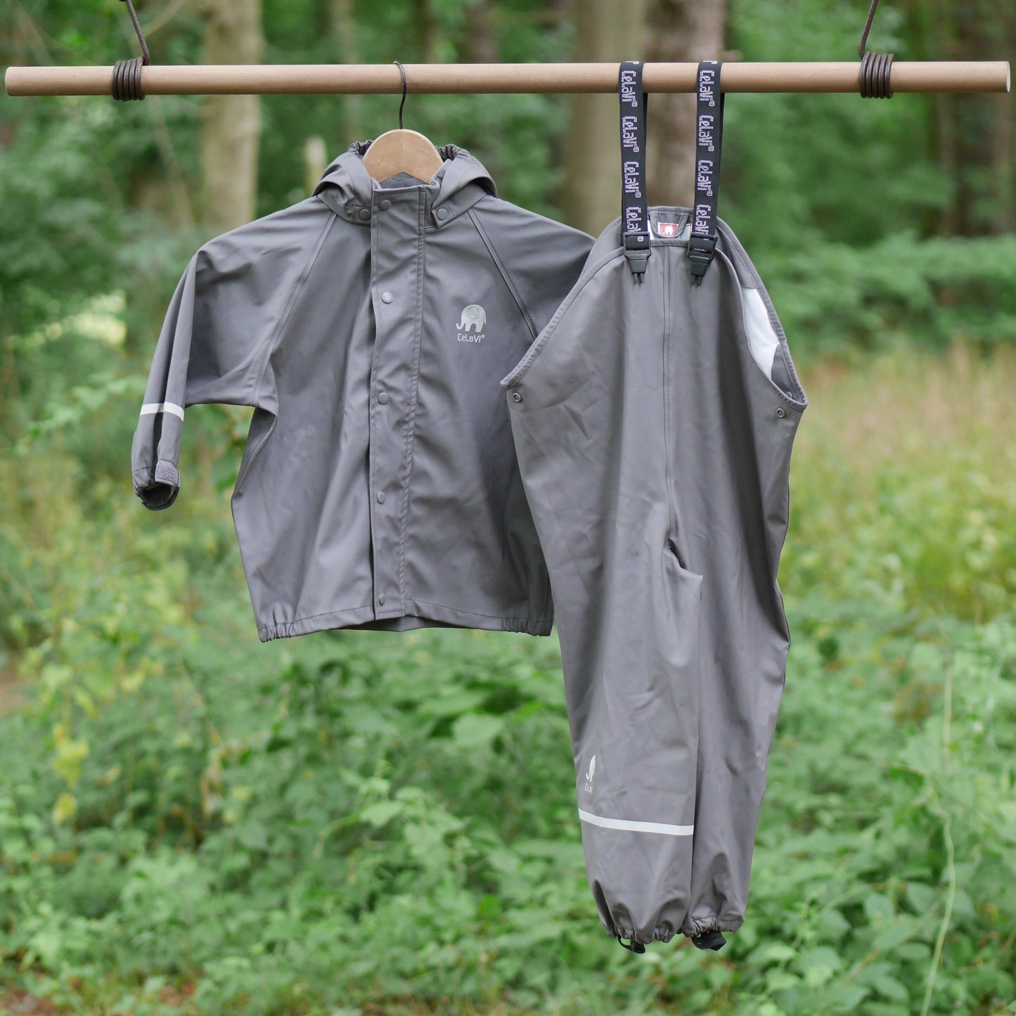 Two Piece Classic Rain Suit w/Bib - Gray - Size 100 (3-4 yr)
