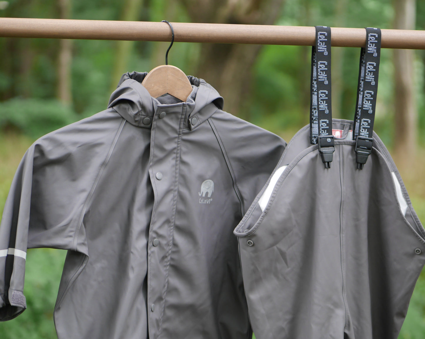 Two Piece Classic Rain Suit w/Bib - Gray - Size 100 (3-4 yr)