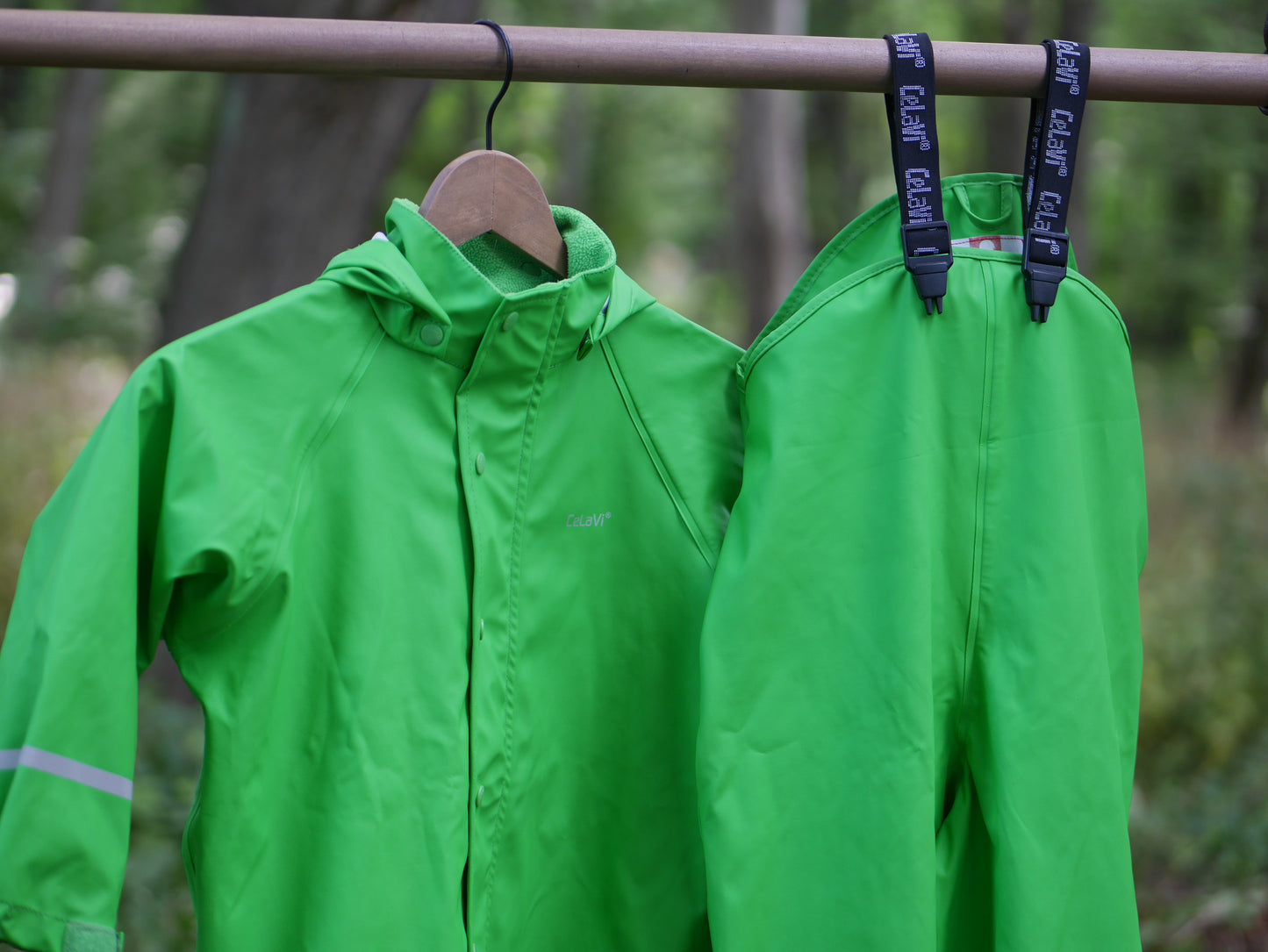 Two Piece Classic Rain Suit w/Bib - Green- Size 110 (5 yr)